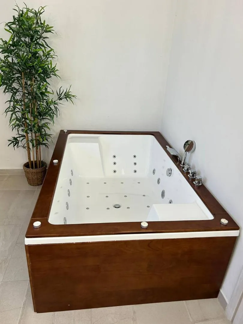 Vasca idromassaggio privata, sauna e massaggi